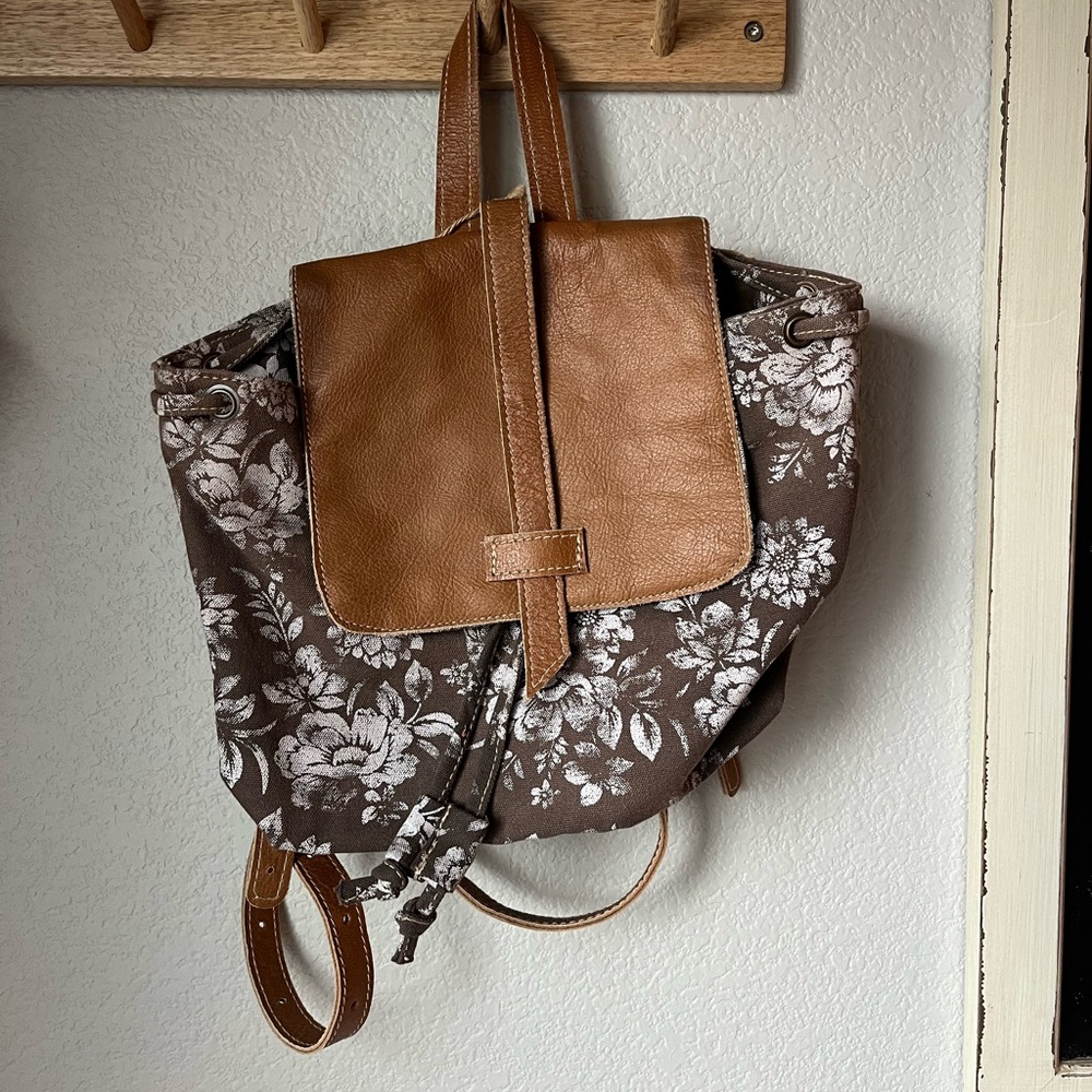 Clea Ray Flower And Leather Backpack NWT‎